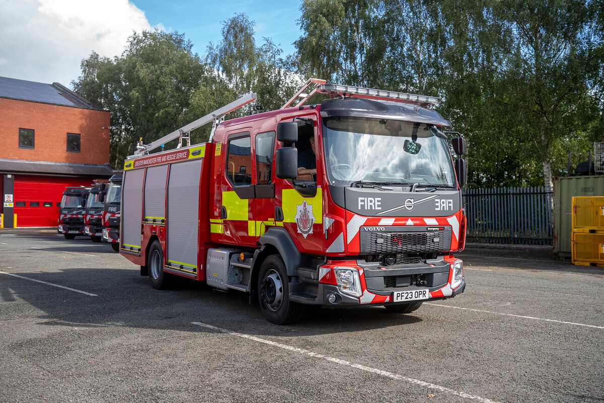 Salford residents warned to keep windows and doors shut as firefighters ...