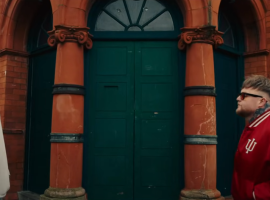 Frank Turner and Thom Rylance of The Lottery Winners outside Salford Lads' Club - YouTube (2024)