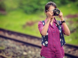 free photography workshops Image via https://pixabay.com/photos/camera-canon-women-style-adult-2382826/