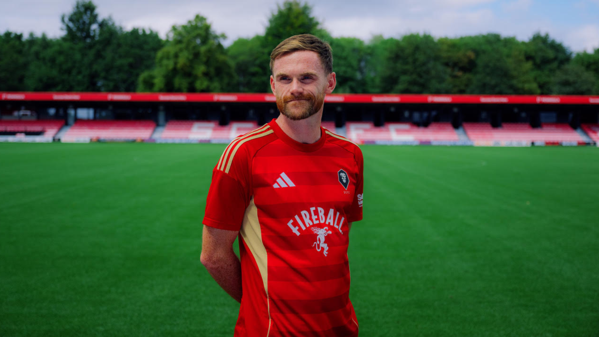 Salford City complete signing of free agent Ollie Turton